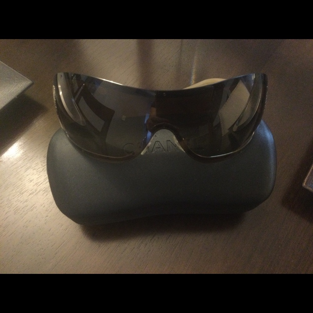 CHANEL Sunglasses
